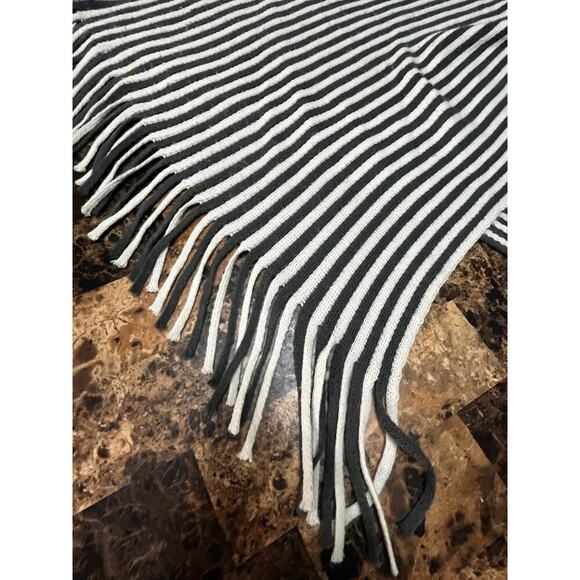 Women’s Striped Pancho - Picture 4 of 7
